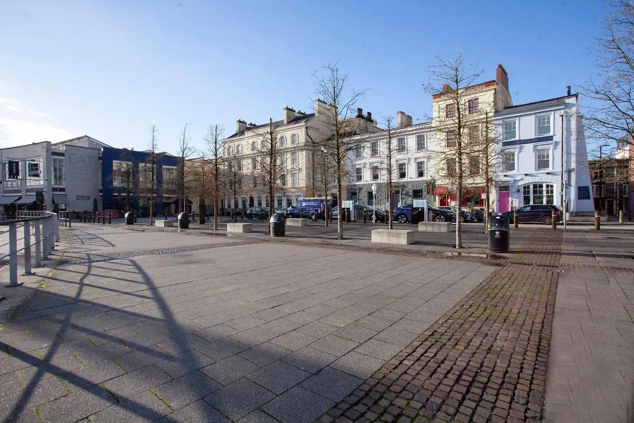 Higgihaus #5 Sleeps 14-16 Hens Stags Big Groups Villa Cardiff United Kingdom