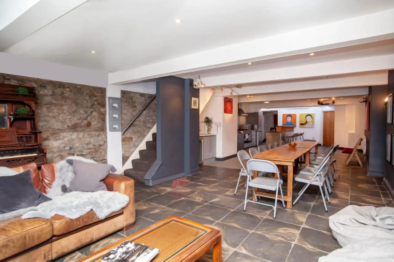 Holiday home Higgihaus #5 Sleeps 14-16 Hens Stags Big Groups Villa Cardiff