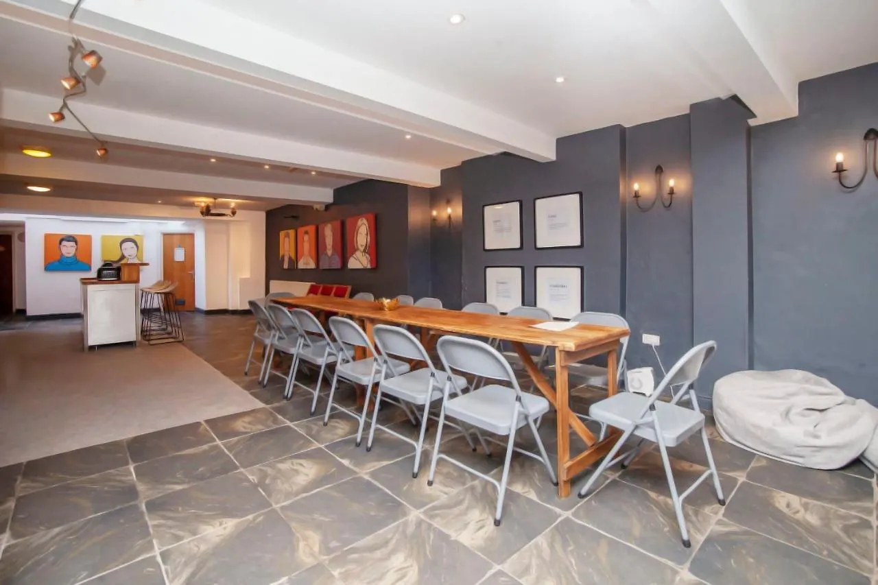 Higgihaus #5 Sleeps 14-16 Hens Stags Big Groups Villa Cardiff