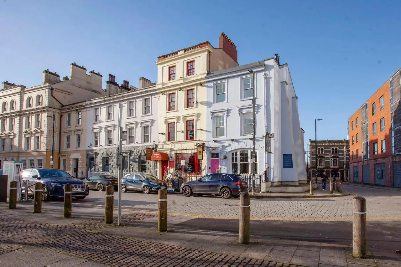 Higgihaus #5 Sleeps 14-16 Hens Stags Big Groups Villa Cardiff 0*,