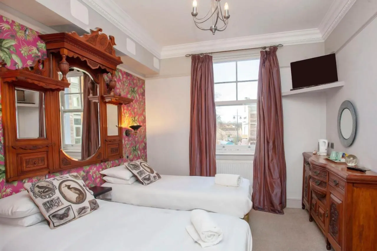 Higgihaus #5 Sleeps 14-16 Hens Stags Big Groups Villa Cardiff Holiday home
