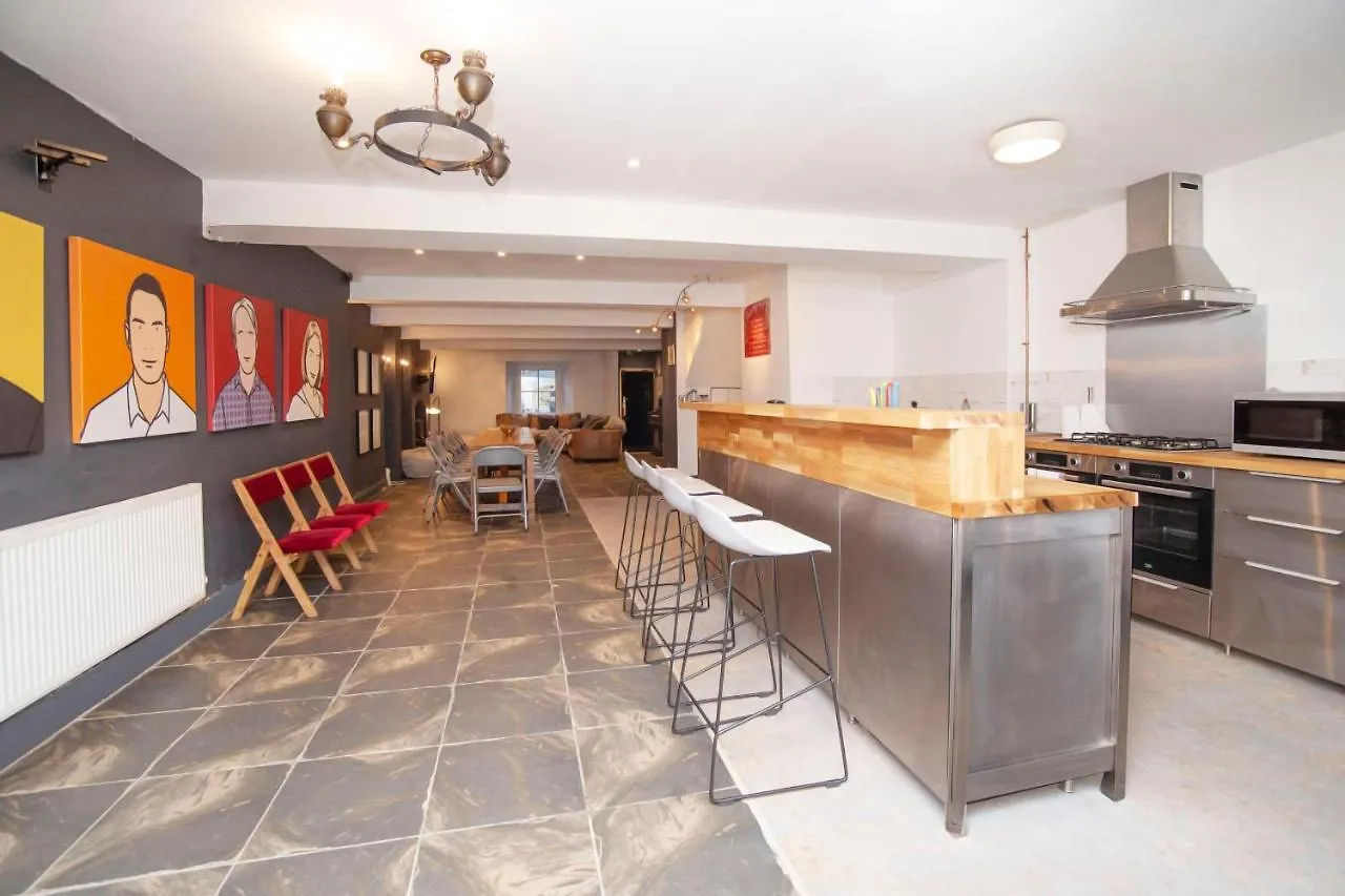 Holiday home Higgihaus #5 Sleeps 14-16 Hens Stags Big Groups Villa Cardiff