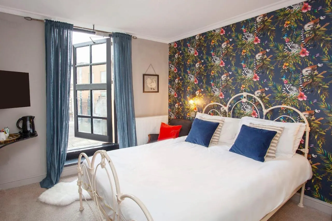 Higgihaus #5 Sleeps 14-16 Hens Stags Big Groups Villa Cardiff