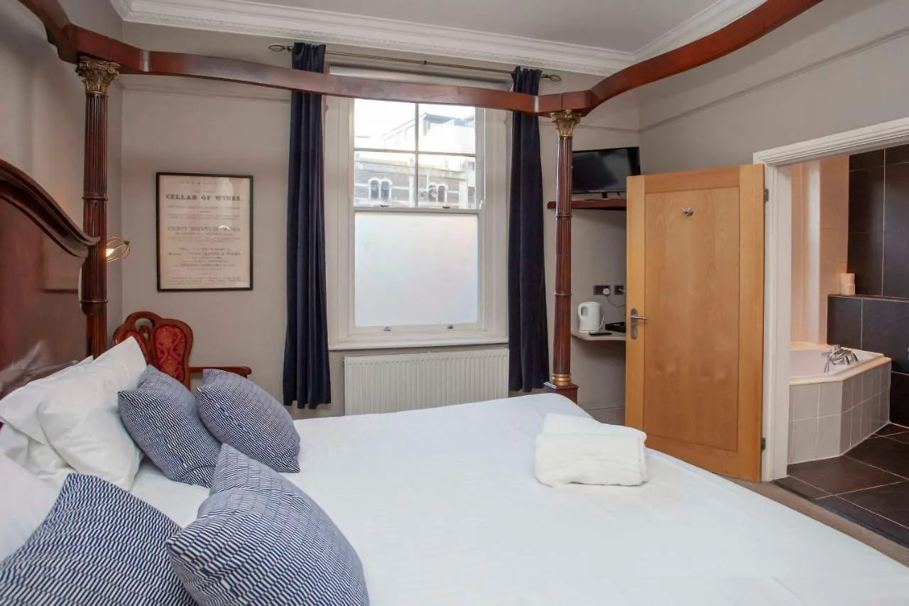 Higgihaus #5 Sleeps 14-16 Hens Stags Big Groups Villa Cardiff United Kingdom
