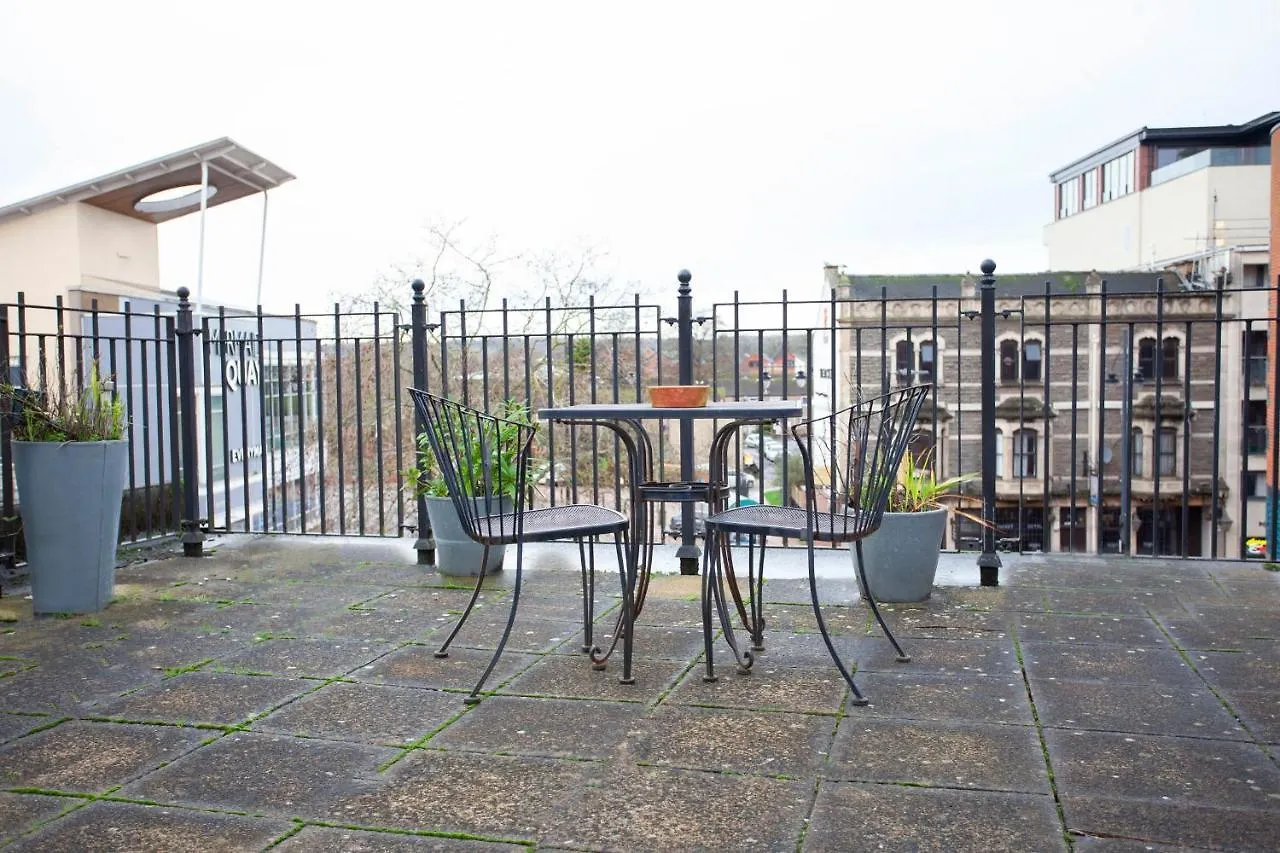 Higgihaus #5 Sleeps 14-16 Hens Stags Big Groups Villa Cardiff 0*,