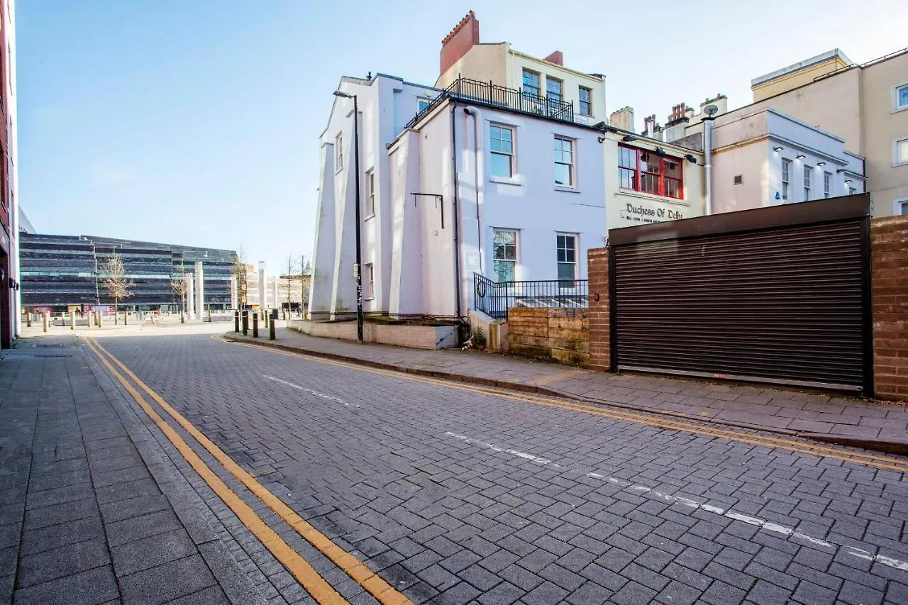 Higgihaus #5 Sleeps 14-16 Hens Stags Big Groups Villa Cardiff